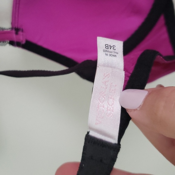 Victoria Secrets shiny fushia bra - Picture 5 of 6